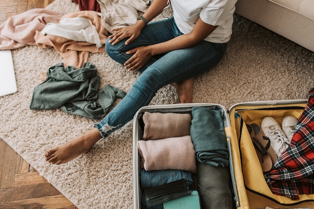 efficient way to pack clothes in a suitcase