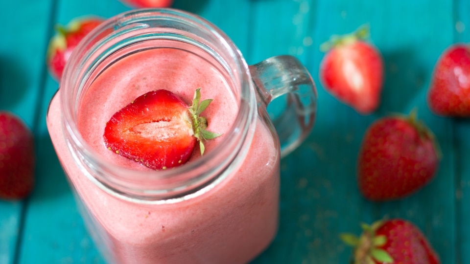 Strawberry Smoothie To Lose Belly Fat: Recipes & Tips