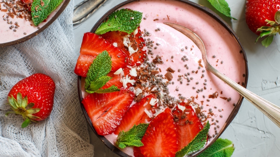 How to Incorporate Strawberry Smoothies into Your Diet