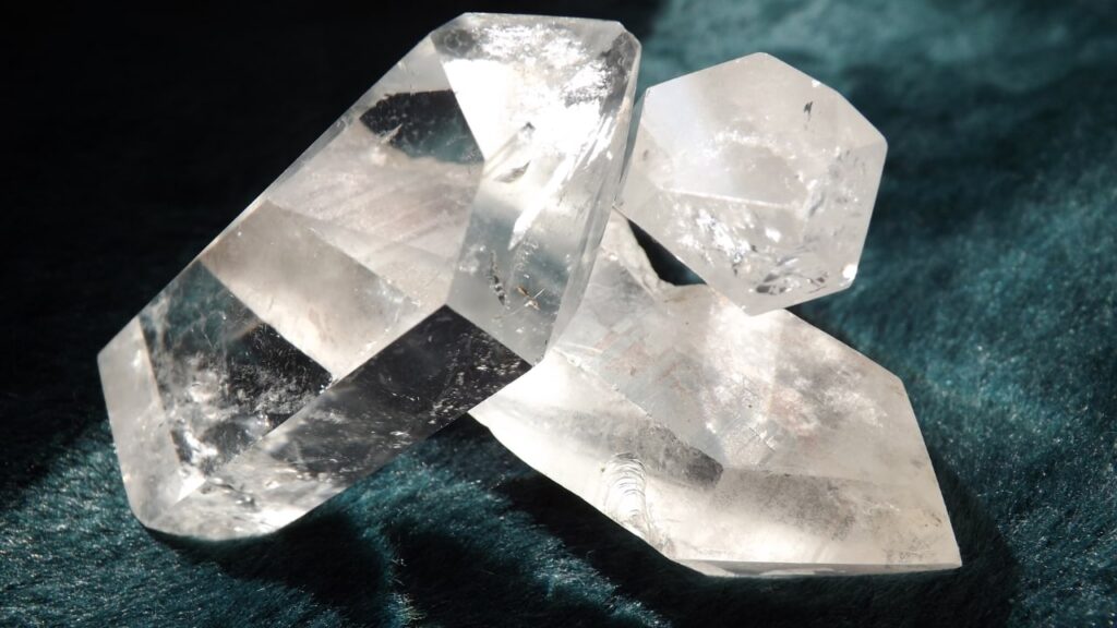 Clear Quartz: The Master Healer. - indispensable tool in the arsenal of manifestation